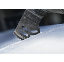 Bosch Logo Multifunktionswerkzeug Sägeblatt im Einsatz