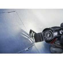 Oszillierendes Werkzeug schneidet Material