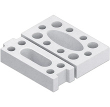 Zwei Porenbetonsteine mit Aussparungen