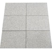 Sechs graue Steinplatten für den Außenbereich