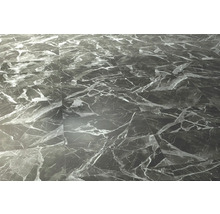 Fliesenboden mit Marmormuster