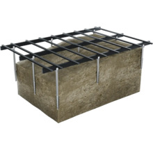 Boden mit Metall Schraubfundament und Unterkonstruktion