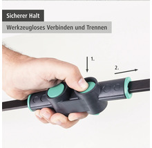 Eine Hand betätigt den Knopf einer Werkzeugverbindung.