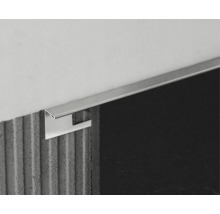 Fliesenschiene aus Metall an einer Wand