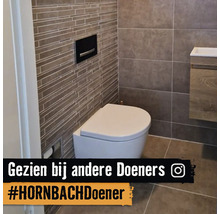 Modernes Badezimmer mit Toilette, Waschbeckenunterschrank und Wandfliesen