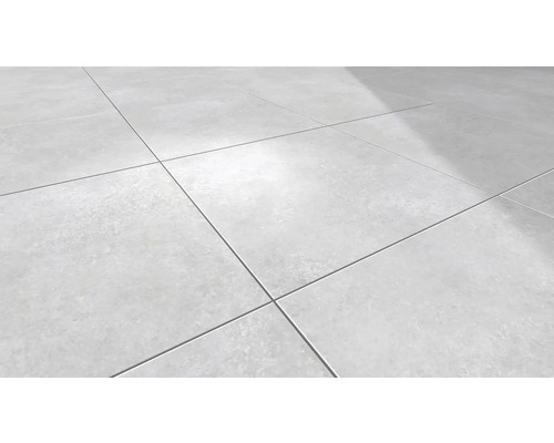 Boden mit quadratischen Fliesen