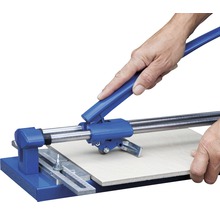 Fliesenschneider im Einsatz