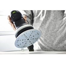 Rundschleifer in der Hand