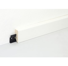 Sockelleiste aus Holz mit Befestigungsclip an der Wand