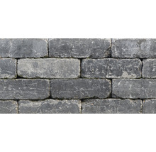 Nahaufnahme einer Mauer aus Pflastersteinen