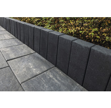 Gestaltungsidee für Garten mit Pflastersteinen und Mauersteinen