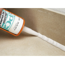 Auftragen von PCI Silcoferm S Silikon-Dichtstoff