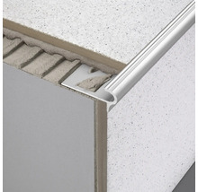 Fliesenprofil aus Metall an Wand und Boden