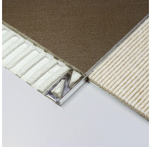 Bodenbelagsprofil aus Metall zwischen zwei Bodenbelägen