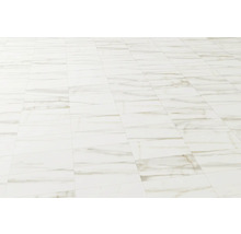 Boden mit rechteckigen Fliesen