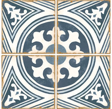 Vier dekorative Fliesen mit blauem Muster