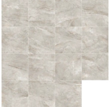 Verlegte Bodenfliesen mit Marmoroptik