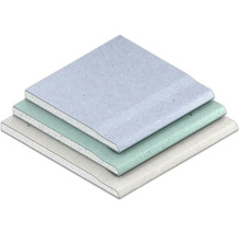 Stapel von drei Gipskartonplatten