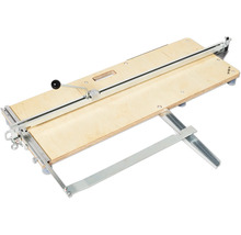 Fliesenschneider mit Holzplatte und Metallgestell