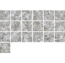 Mehrere graue Bodenfliesen mit Marmordesign.