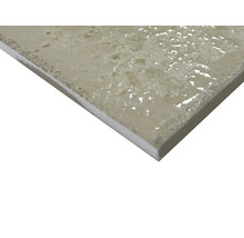 Keramikfliese mit strukturierter Oberfläche