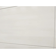 Nahaufnahme von weißen Wandfliesen mit Fugen