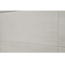 Detailaufnahme von Fliesen an einer Wand