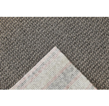 Nahaufnahme eines grauen Teppichbodens mit Textilrücken