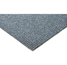 Nahaufnahme einer grauen Teppichfliese