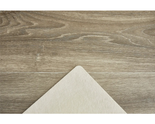 Beige Teppichunterlage auf Holzboden