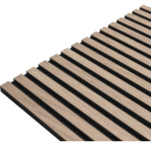 Holzpaneel mit Lattenstruktur