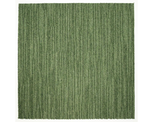 Grüner Teppich mit Streifenmuster