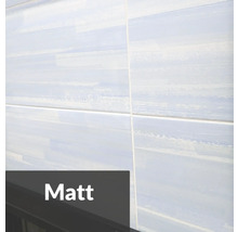 Matte Wandfliesen nah aufgenommen.