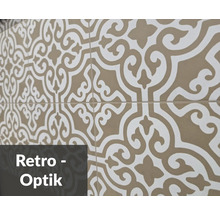 Fliesen mit Retro Muster an einer Wand