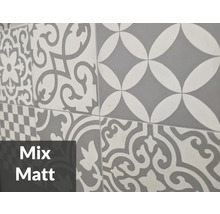 Nahaufnahme von matten Fliesen mit verschiedenen Mustern