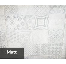 Matte Fliesen mit verschiedenen Mustern