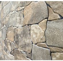 Nahaufnahme einer Wand mit Steinoptik