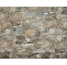 Fliesenwand in Natursteinoptik