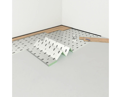 Raumecke mit Laminatboden, Trittschalldämmung, Klebeband und Laminatstück mit Stift