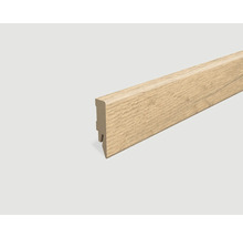 Fußleiste mit Holzstruktur