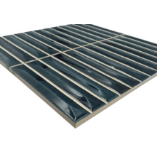 Mosaikfliese mit länglichen, schmalen Elementen