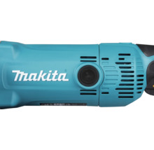 Detail eines Makita Elektrowerkzeugs mit Makita Logo und Lüftungsschlitzen.