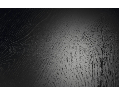 Nahaufnahme einer dunklen Bodenoberfläche in Holzoptik mit ausgeprägter Maserung und Astlöchern.