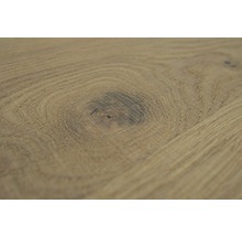 Nahaufnahme einer Holzplatte mit Maserung