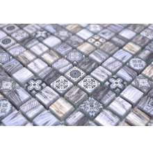 Mosaikfliesen mit Muster und Holzoptik