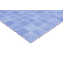 Nahaufnahme von Mosaikfliesen in quadratischer Form