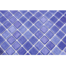 Mosaikfliese mit quadratischen, blau gefärbten Steinen