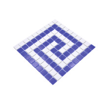 Quadratische Mosaikfliese mit Muster