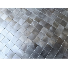 Quadratisches Mosaik aus Metall