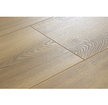 Nahaufnahme von hellem Laminatboden mit Holzstruktur